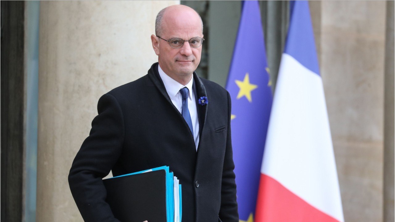Les établissements scolaires resteront fermés au moins trois semaines, annonce Jean-Michel Blanquer