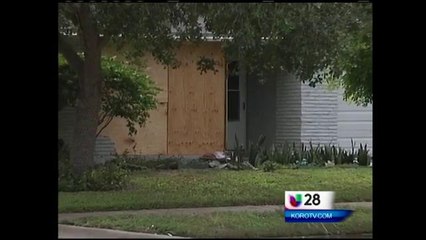 Buscan a un hombre que impactó su vehículo contra una casa