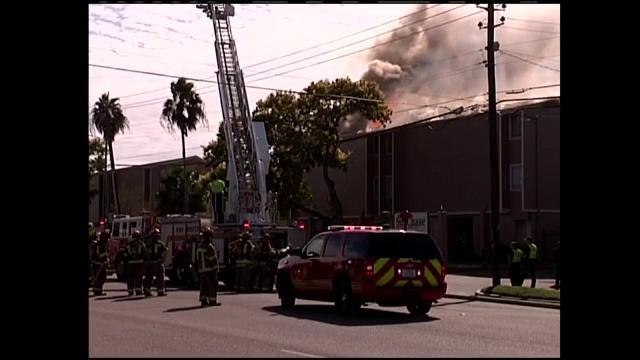 Se incendió un complejo de apartamentos