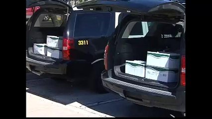 Depto. de policía dona cena para día de acción de gracias