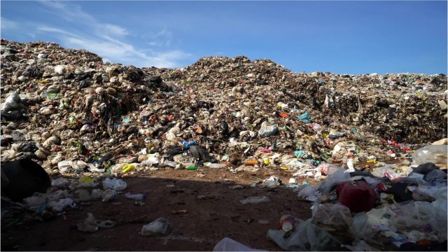 Mayenne : elles achètent une maison et découvrent une décharge publique sous leur jardin