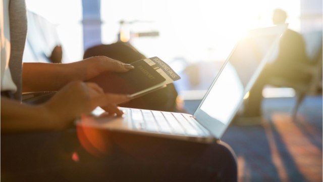 On peut refuser votre entrée aux États-Unis à cause de contenus envoyés par vos amis sur les réseaux sociaux