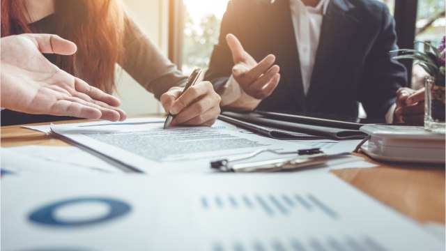 Ils achètent pour 14.000 euros de marchandises par erreur... Sans pouvoir se rétracter