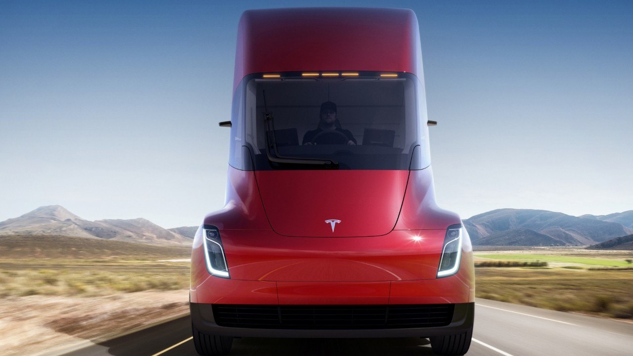 Le camion de Tesla transformé en camping-car électrique !