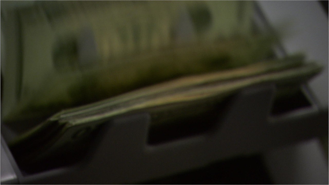 Quand un milliardaire s'amuse à retirer 10 millions de dollars pour voir les billets en vrai