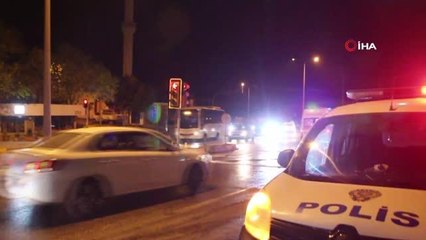 Yanan otomobili gözyaşları içinde izledi