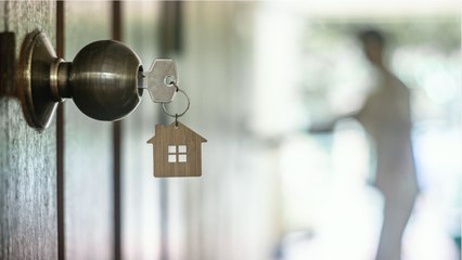 16 mois après la fin du squat, il ne peut toujours pas habiter sa maison