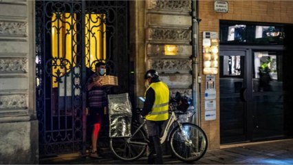 Livraison à domicile : les coursiers n’ont-ils vraiment pas le droit de monter à votre étage ?