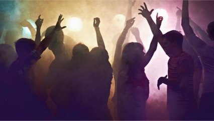 Une grosse soirée dans un restaurant, sans gestes barrières, interrompue par la police