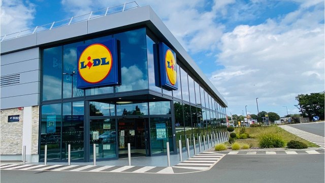 Lidl l’avait viré car il traitait les Asiatiques de gras , la justice anglaise reconnaît son stoïcisme grec