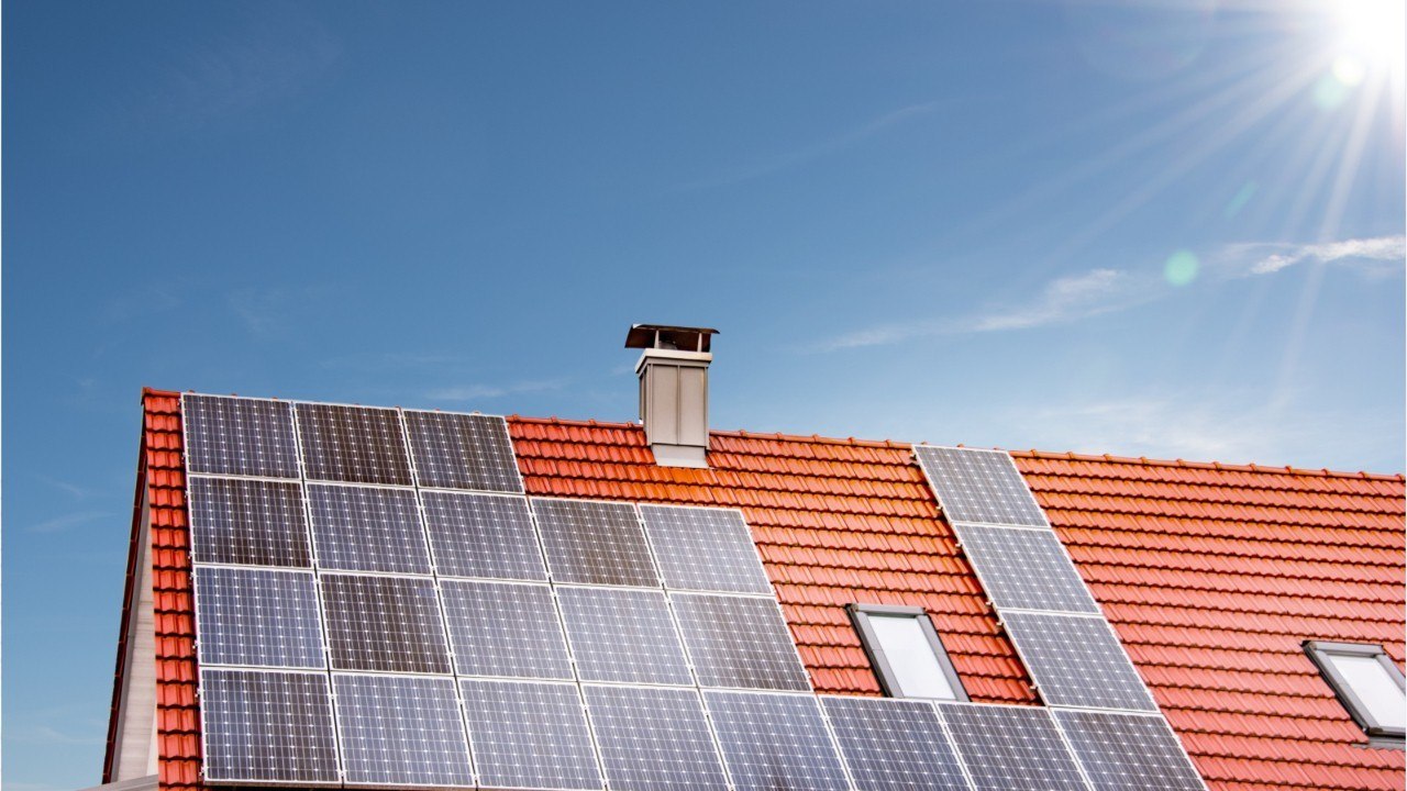 Fenêtres et panneaux photovoltaïques : les chiffres qui accablent les artisans