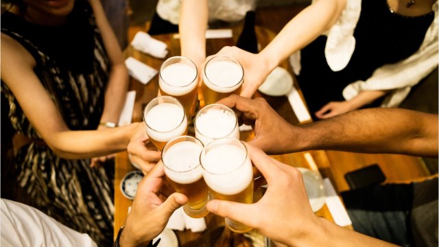 Ils organisent une fête chez eux alors qu'ils viennent d'être testés positifs