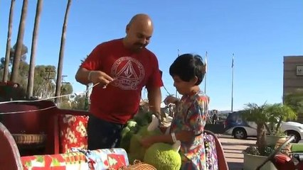 Policías entregan juguetes a niños