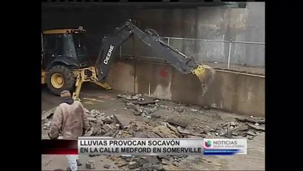 Lluvias provocan socavón en Somerville