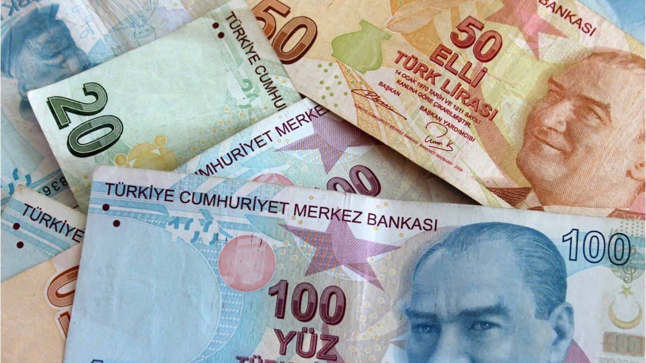 Turquie : la livre s’envole, la banque centrale relève enfin les taux d’intérêt