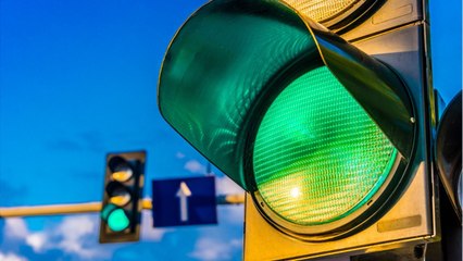Sécurité routière : les feux "récompense" bientôt interdits