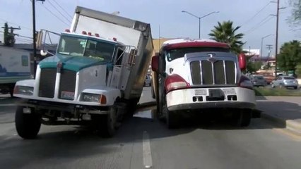 Colapsan carriles en bulevar Insurgentes de Tijuana