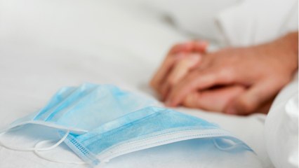 La patronne de la santé publique canadienne recommande “les activités sexuelles où vous êtes seul”