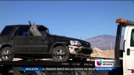 Muere adulto al volcarse su vehículo