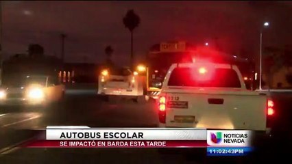 Se impacta contra una pared un autobús escolar