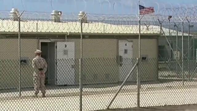 Transfieren reos en la base naval de Guantánamo en Cuba