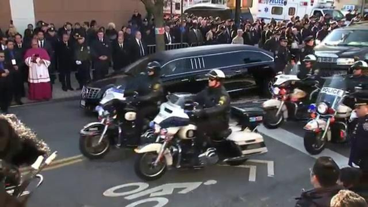 Dan cristiana sepultura al oficial Rafael Ramos