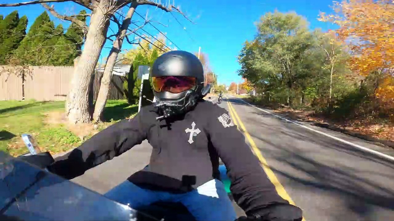 Deer Jumps Over Motorcyclist on Beautiful Fall Ride - video Dailymotion