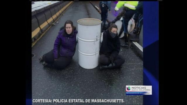 Arrestos protestas en autopista