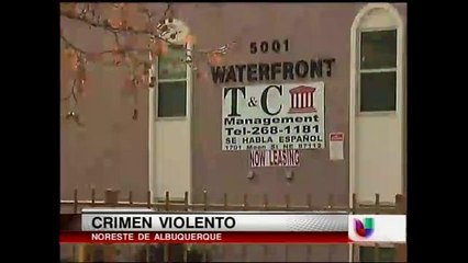 Investigan muerte sospecha de un hombre en complejo de departamentos