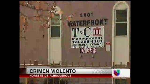 Investigan muerte sospecha de un hombre en complejo de departamentos