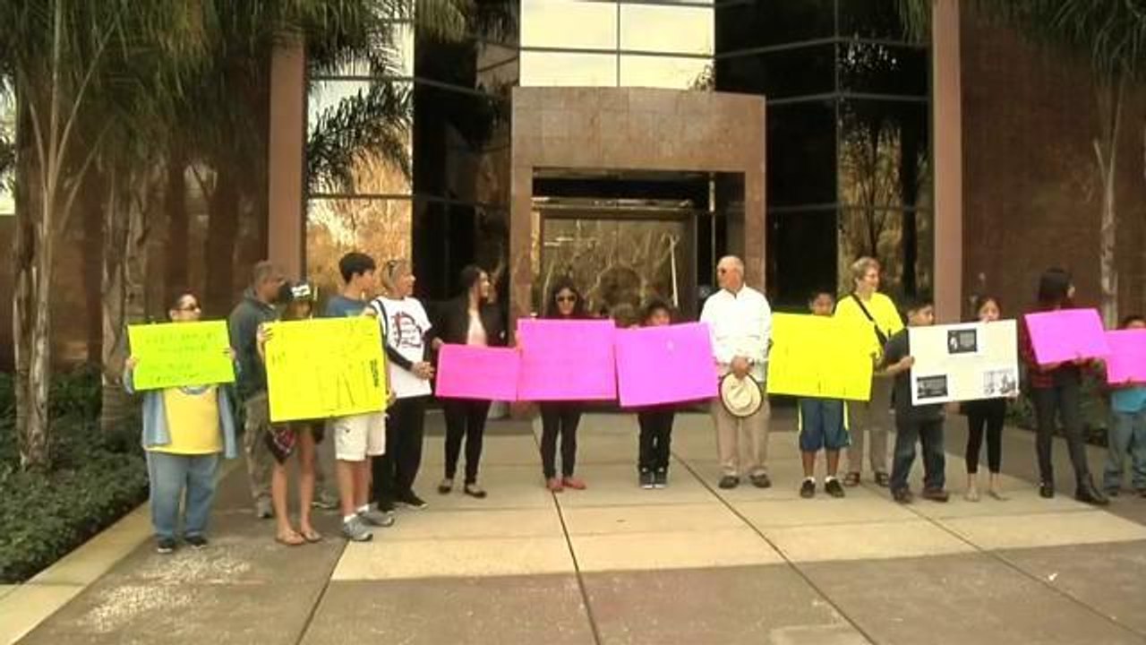 Latinos celebran día de MLK y manifiestan que también tienen un sueño