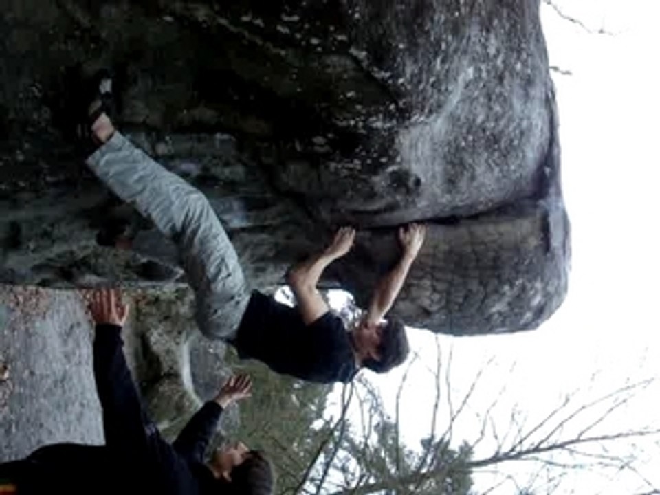 Max escalando em Fontainebleau