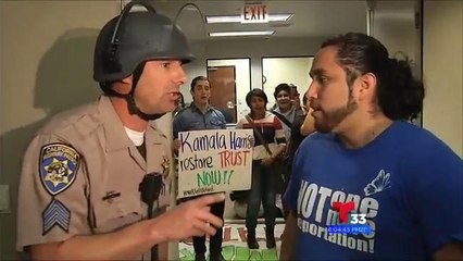 ‘Dreamers’ se manifiestan en oficinas de Procuraduría