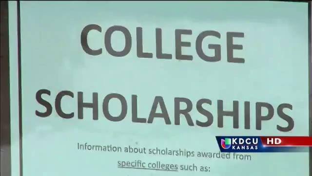 Becas universitarias ayudan para la educación de los jóvenes