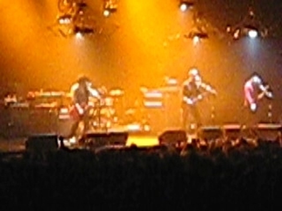 Avon part2 Queens of the stone age live Zénith Paris