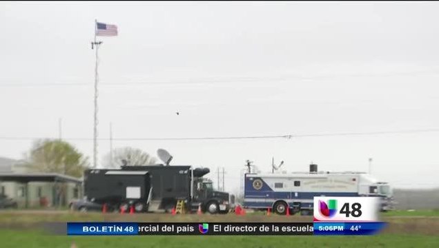 Funcionarios Consulares Supervisan El Traslado de Reos