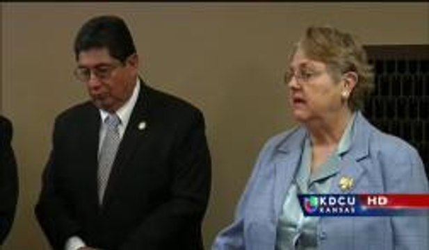 Representantes Demócratas en Topeka muestran desacuerdo con Kris Kobach
