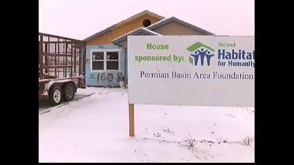 Unen fuerzas para construir casas