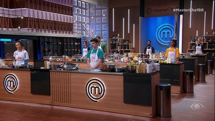 O ovo beneditino de chocolate branco arrancou lágrimas de Alê Costa, que vai incluir o doce no cardápio do novo resort da Cacau Show