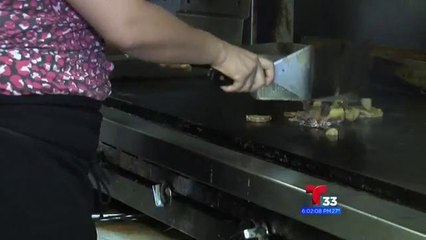Presentan queja contra restaurante de comida rápida por violación a derechos laborales