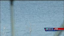 Encuentran cuerpo sin vida flotando en lago de Wichita