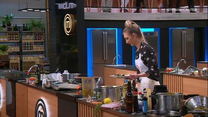 A bochecha de porco com cebola brulée e purê de batata com tutano é elogiada pela dona do prato, que venceu a 2ª temporada da competição