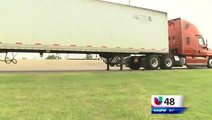 Detienen A Decenas De Inmigrantes Escondidos En Tráiler