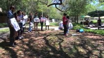 Estudiantes protestan reclutamiento en campus
