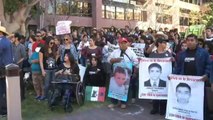 Marchan en San Diego en reclamo por desaparición de normalistas en México
