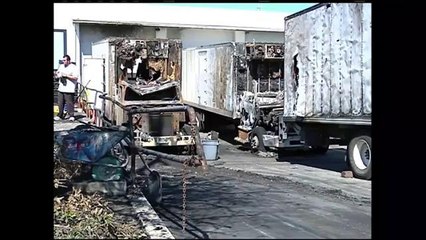 Continúan labores de limpieza tras incendio en banco de alimentos