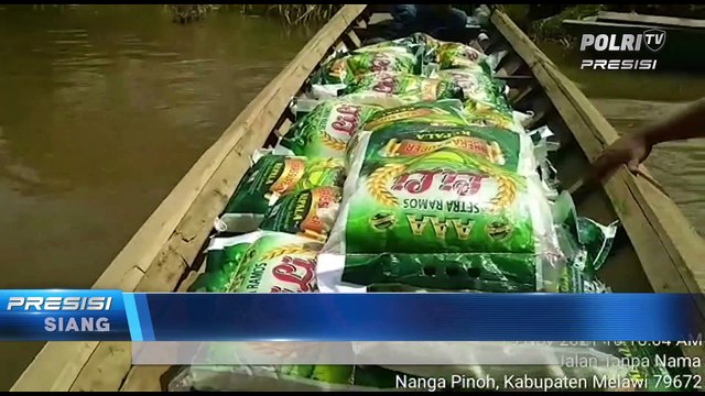 Polres Melawi Salurkan Bantuan Beras Kepada Korban Banjir Melawi