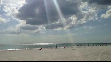 Desaparece tras practicar parasailing en Redington Beach