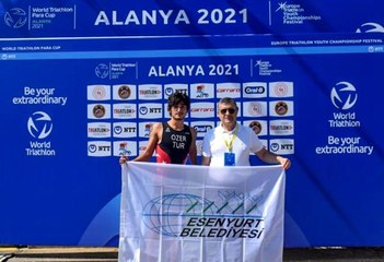 Başkan Bozkurt, Paratriathlon'dan başarıyla dönen Özer'i tebrik etti