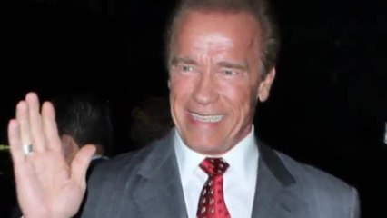 A Schwarzenegger le gusta sacarse \'selfis\' con sus fans